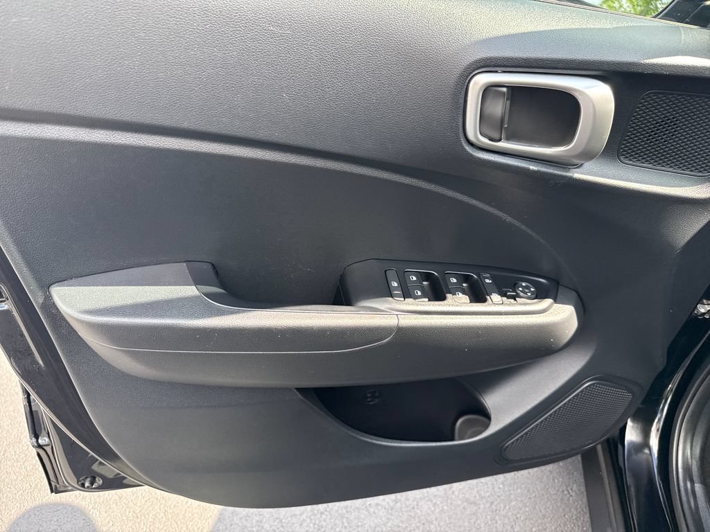 Certified 2024 Hyundai Venue SEL FWD image 9
