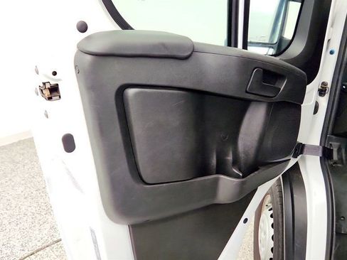 Used 2025 RAM ProMaster 2500 w/ U-Haul Equipment Group FWD image 10