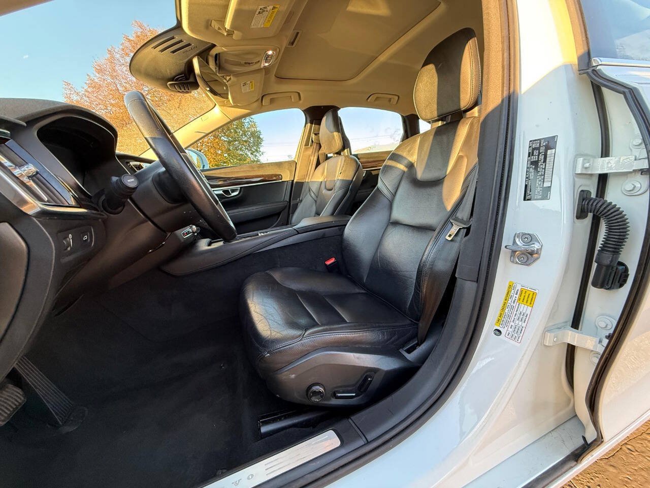 Used 2017 Volvo S90 T5 Momentum w/ Convenience Package FWD image 10