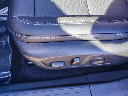 New 2026 Chevrolet Equinox EV LT image 19