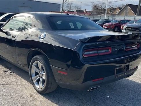 Used 2021 Dodge Challenger SXT image 5