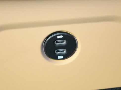 Certified 2021 Porsche Macan AWD/4WD image 41