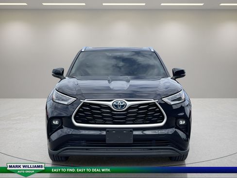 Used 2021 Toyota Highlander XLE AWD/4WD image 7