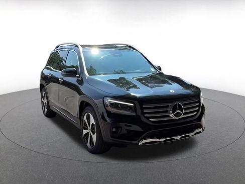 Used 2025 Mercedes-Benz GLB 250 image 3