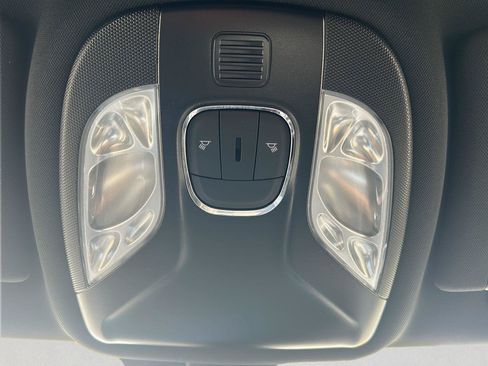 Used 2025 Jeep Compass Latitude AWD/4WD image 15