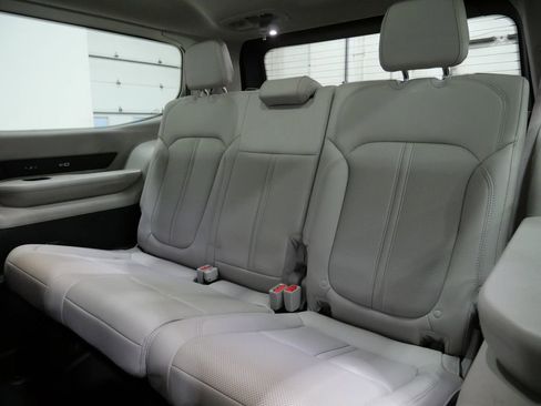 Used 2022 Jeep Wagoneer Series III w/ Premium Group I image 23