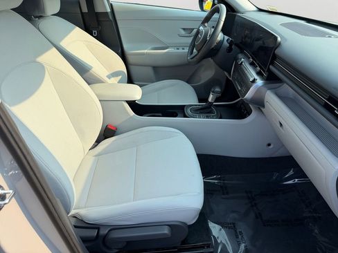 Used 2025 Hyundai Kona SEL image 12