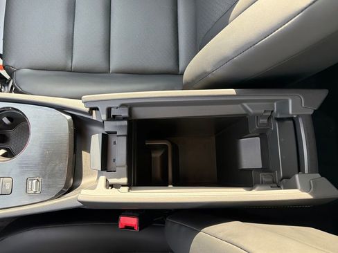 Used 2025 Nissan Rogue SV w/ SV Premium Package image 29