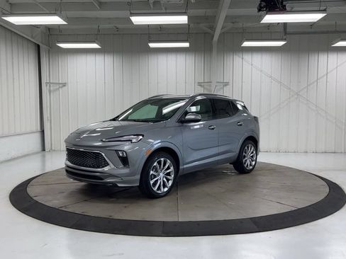 Used 2024 Buick Encore GX Avenir w/ Avenir Convenience Package AWD/4WD image 4