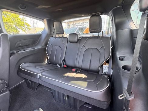 Used 2026 Chrysler Pacifica Limited w/ S Appearance Package AWD/4WD image 19