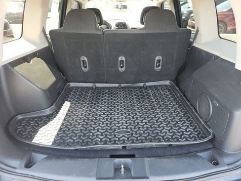 Used 2014 Jeep Patriot Latitude w/ Sun/Sound Group AWD/4WD image 18