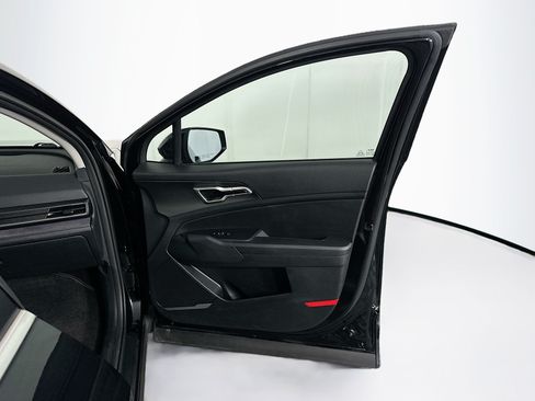 Used 2025 Kia Sportage LX FWD image 29