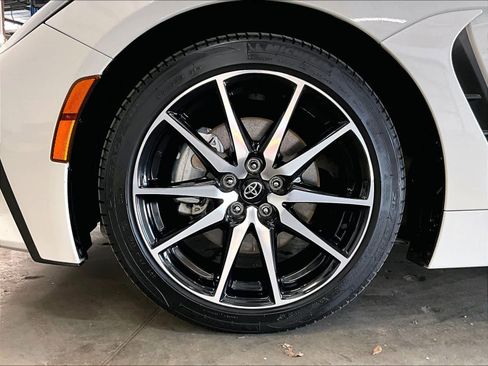 Used 2022 Toyota GR86 w/ ALL Weather Mat Package (TMS) image 9