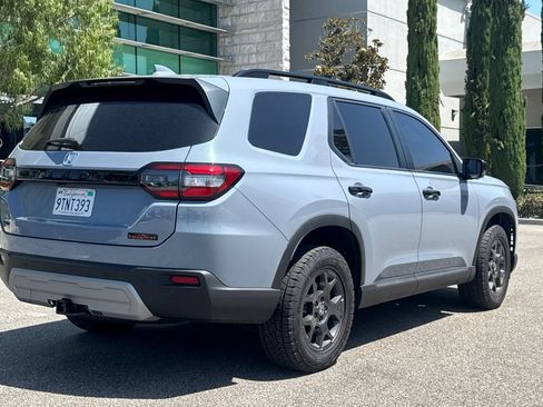 Used 2025 Honda Pilot TrailSport image 5