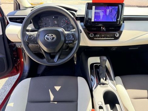Used 2025 Toyota Corolla LE FWD image 17