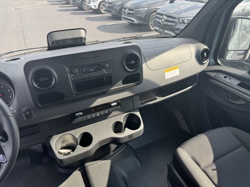 Used 2025 Mercedes-Benz Sprinter 2500 image 23