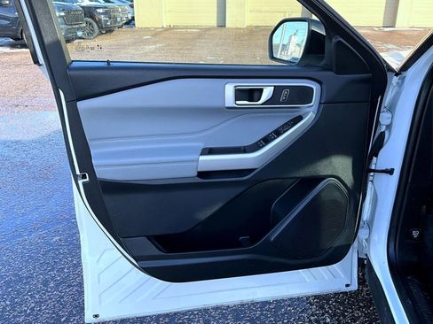 Used 2023 Ford Explorer XLT w/ Equipment Group 202A image 10