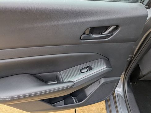 Used 2024 Nissan Altima 2.5 SV image 11