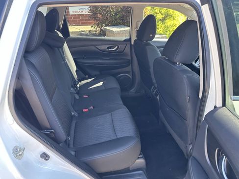 Used 2019 Nissan Rogue SV FWD image 24
