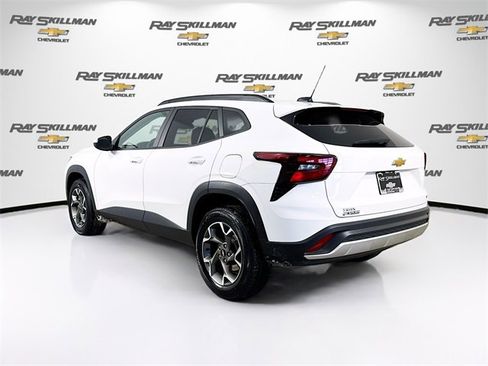 Used 2025 Chevrolet Trax LT image 5