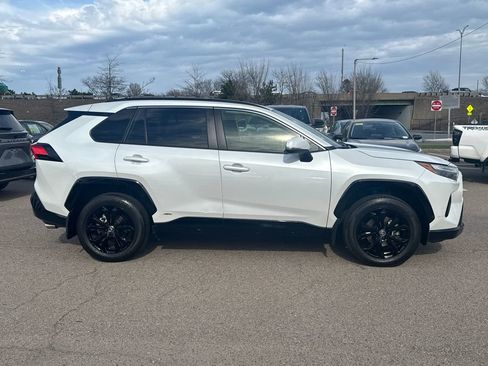 Used 2024 Toyota RAV4 SE w/ Convenience Package image 10