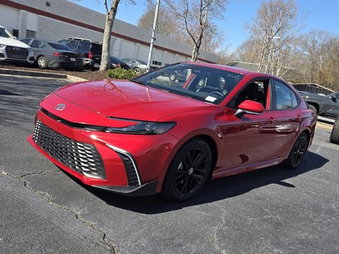 Certified 2025 Toyota Camry SE w/ Convenience Package image 3