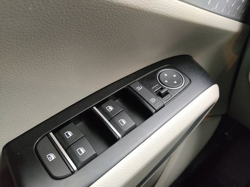 Used 2025 Kia Soul LX w/ LX Technology Package image 27