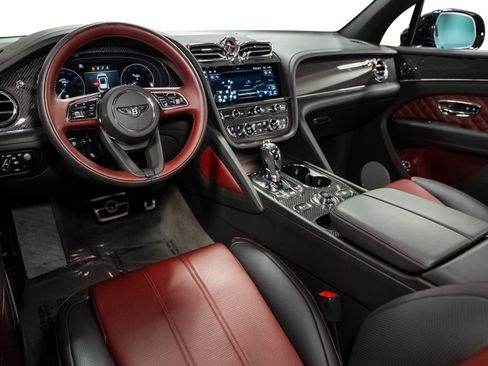 Used 2022 Bentley Bentayga image 40