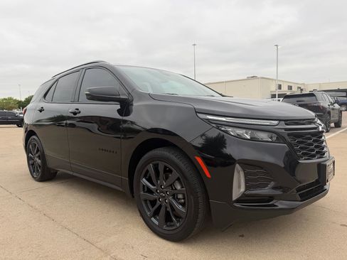Used 2024 Chevrolet Equinox RS image 2