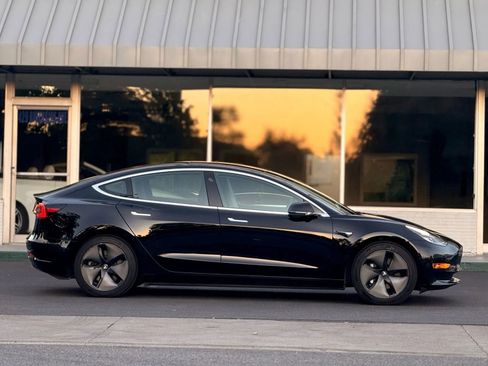 Used 2018 Tesla Model 3 Mid Range image 5