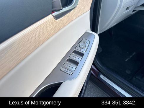 Used 2024 Hyundai Palisade Limited image 11