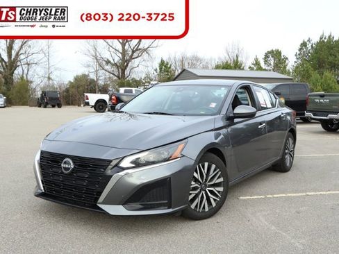 Used 2023 Nissan Altima 2.5 SV image 1