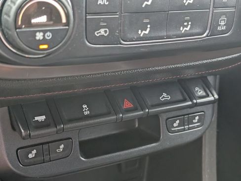 Used 2015 GMC Canyon SLE w/ All-Terrain Package AWD/4WD image 19