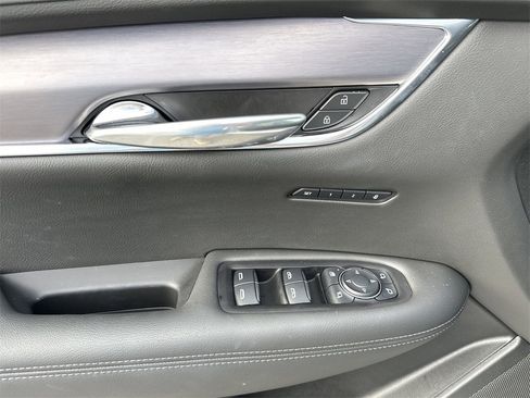 New 2025 Cadillac XT6 Luxury image 11