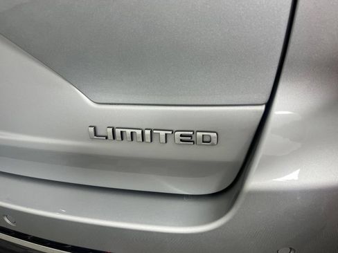 Used 2023 Jeep Grand Cherokee Limited RWD image 4