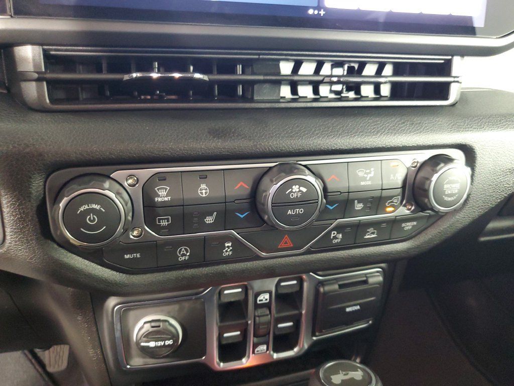 Used 2026 Jeep Wrangler Unlimited Sport AWD/4WD image 19