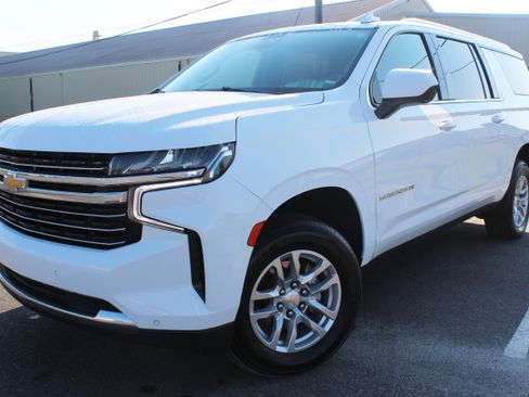 Used 2023 Chevrolet Suburban LT image 1