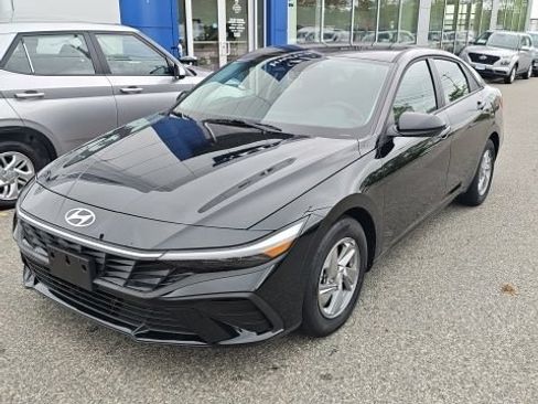 Certified 2026 Hyundai Elantra SE FWD image 4