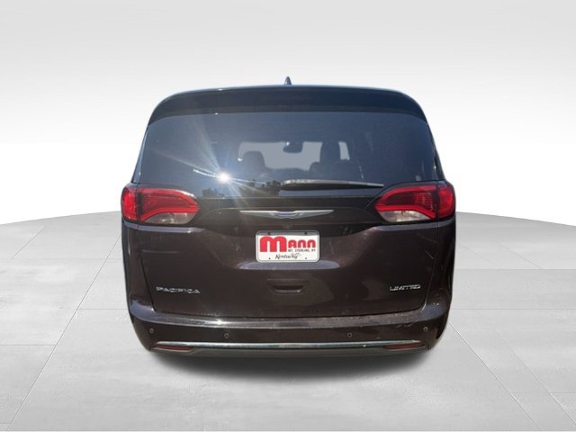 Used 2018 Chrysler Pacifica Limited w/ Tire & Wheel Group FWD image 5