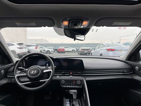 Used 2025 Hyundai Elantra SEL image 34