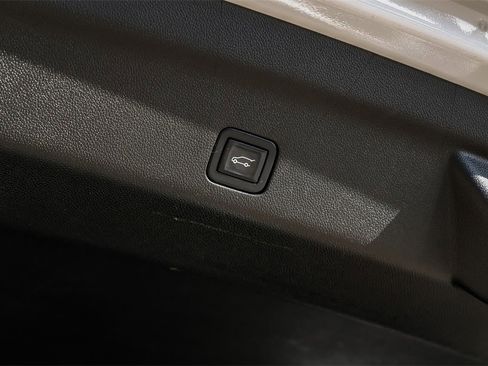 Used 2022 GMC Yukon XL SLT image 57