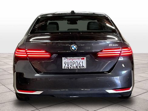 Used 2026 BMW 530i w/ Premium Package RWD image 7