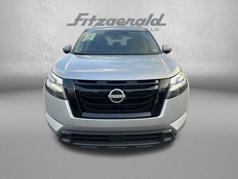 Used 2024 Nissan Pathfinder SV image 2