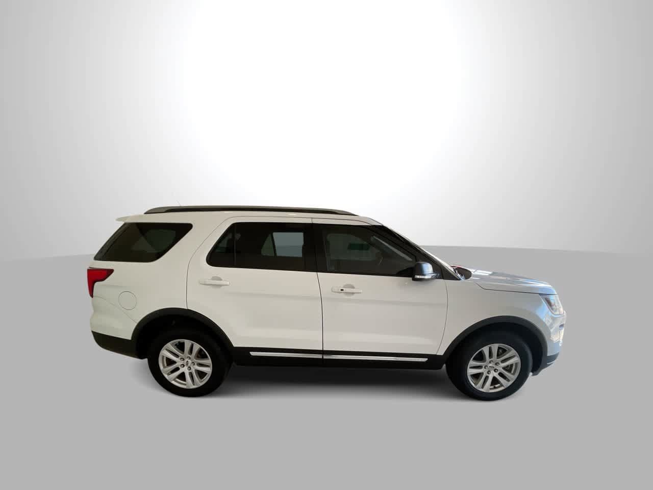 Used 2019 Ford Explorer XLT w/ Equipment Group 201A AWD/4WD image 9