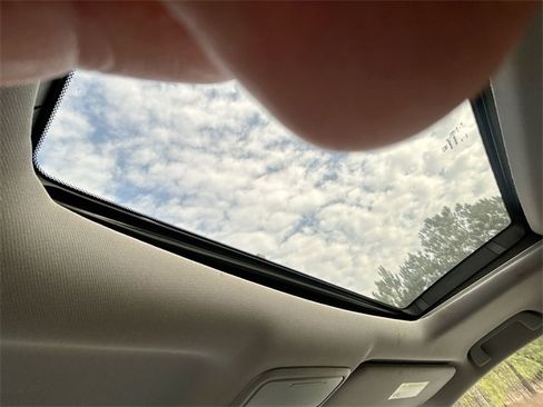 Used 2018 Honda Odyssey Elite image 25