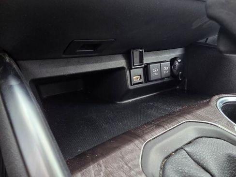 Used 2021 Toyota Highlander Limited image 20