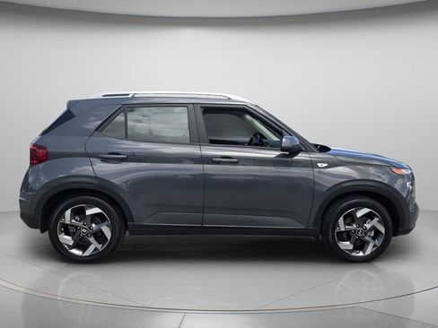 Certified 2024 Hyundai Venue SEL FWD image 4