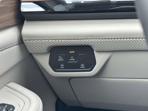 New 2025 Volkswagen Atlas SE AWD/4WD image 21