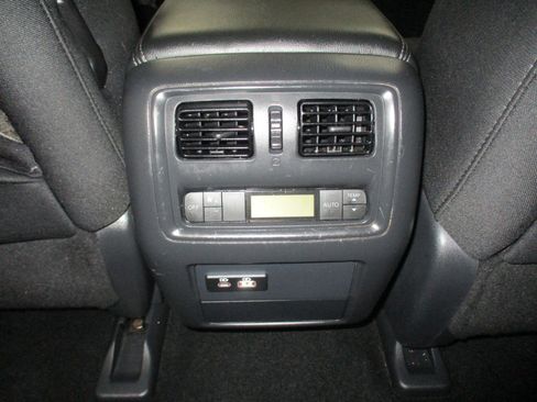 Used 2019 Nissan Pathfinder S image 27