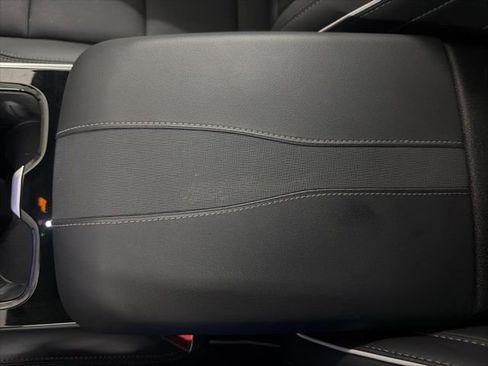 Used 2025 Buick Enclave Preferred AWD/4WD image 47